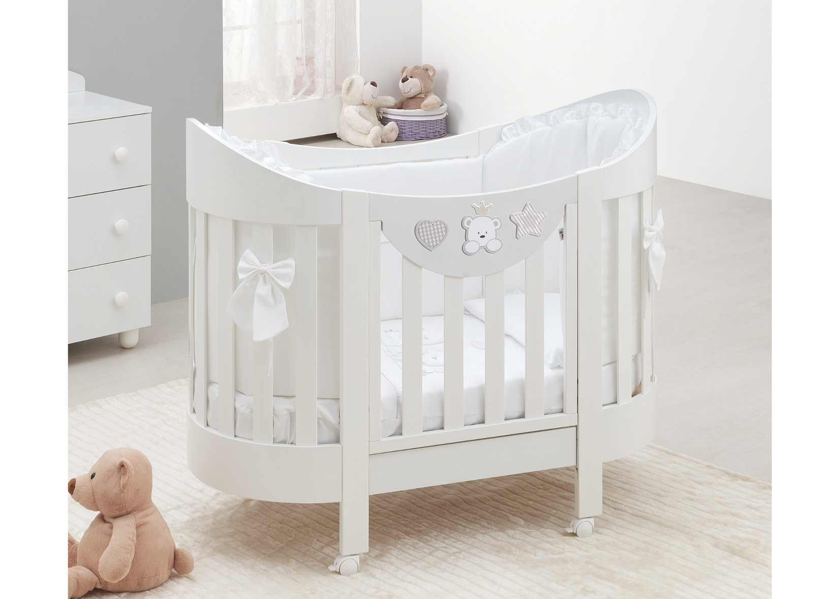 Ovalna postýlka baby re